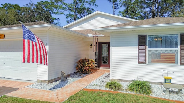 view of front facade featuring a garage