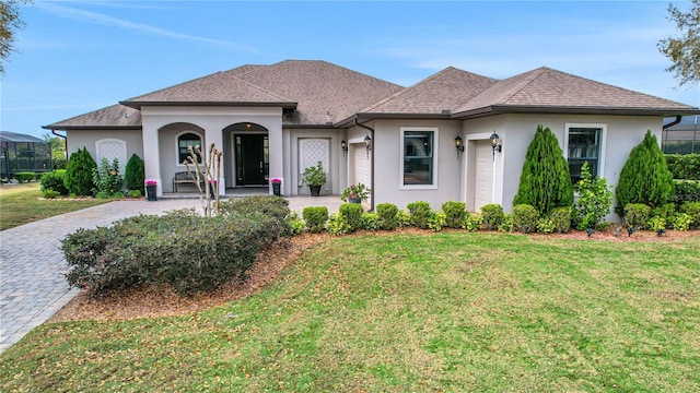 view of front of property featuring a front yard and a garage