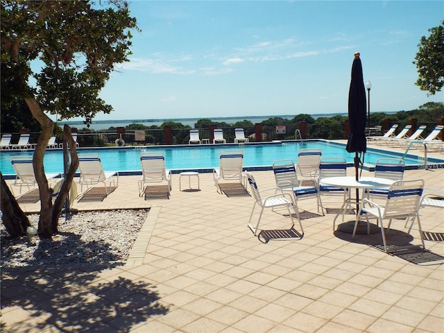 view of swimming pool