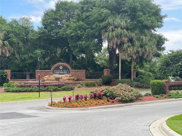 view of community / neighborhood sign