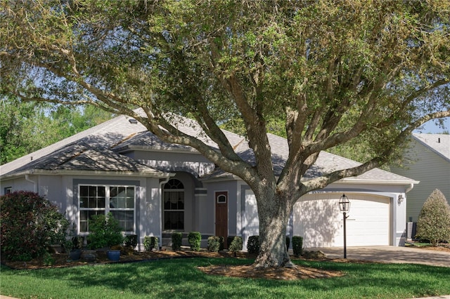 view of front of house featuring a garage and a front yard