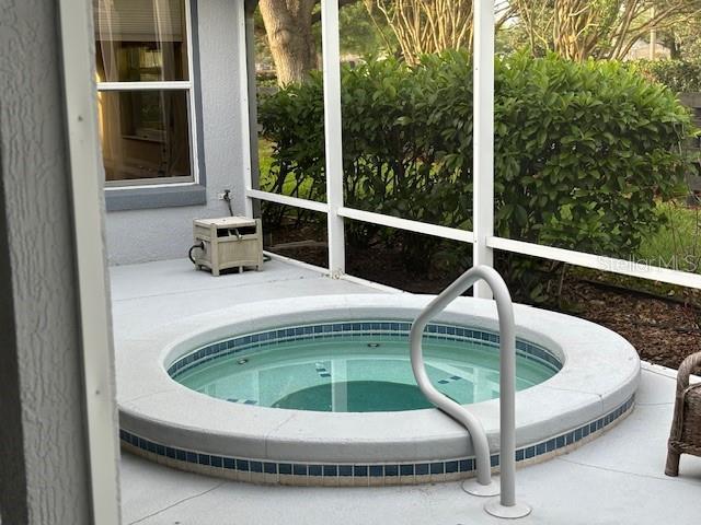 view of pool featuring an in ground hot tub