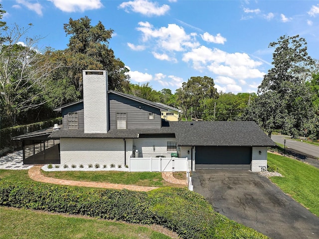 view of front facade featuring a garage and a front lawn