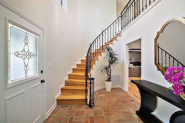 foyer entrance featuring a high ceiling