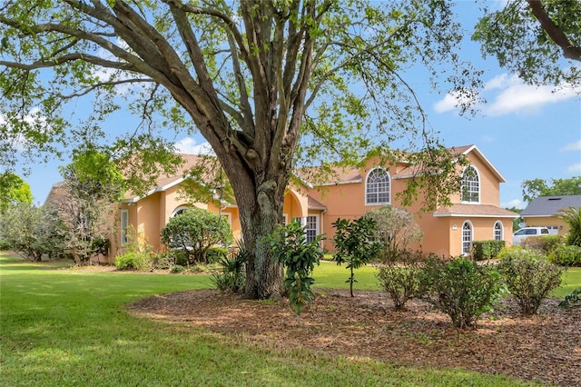 view of front of home featuring a front yard