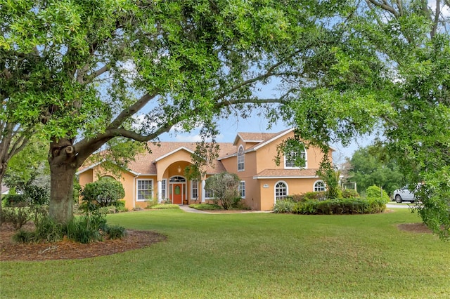 view of front of home featuring a front lawn