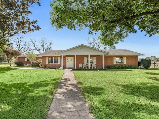 single story home with a front lawn