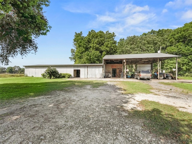 view of front of house with a front lawn