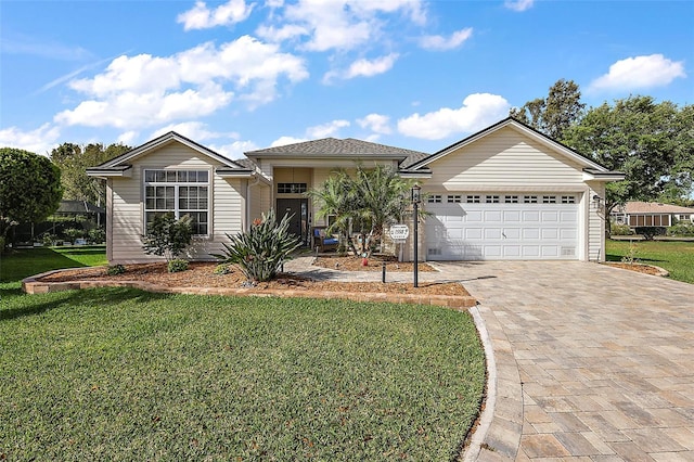 view of front of house featuring a front lawn and a garage