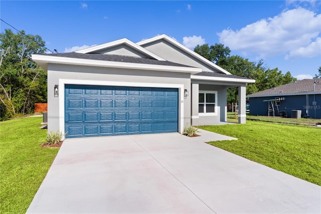 view of front facade featuring a garage and a front lawn