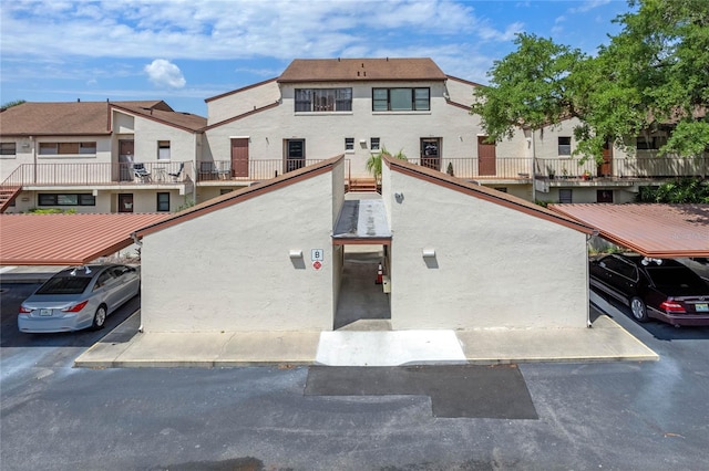 view of front of property featuring a balcony