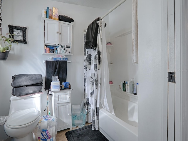 bathroom with shower / bath combo with shower curtain and toilet