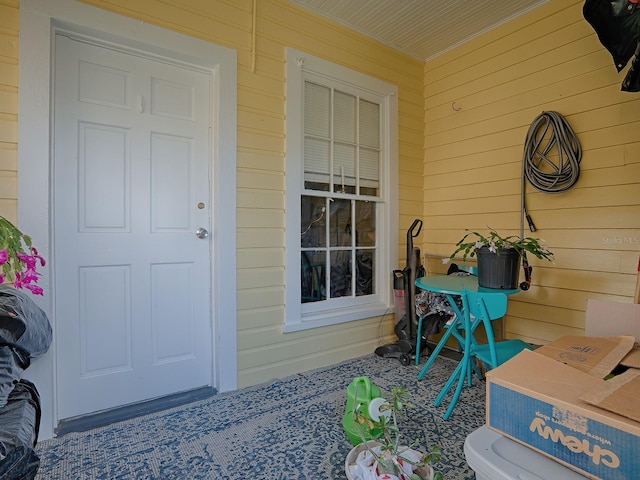 entrance to property featuring a porch