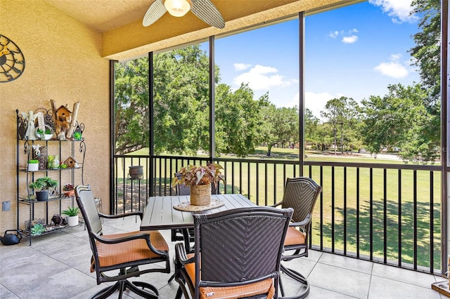 sunroom / solarium featuring ceiling fan