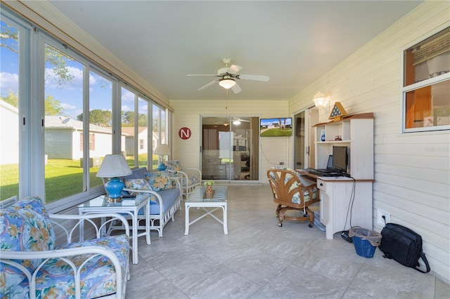 sunroom with ceiling fan