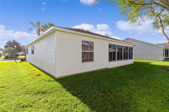 back of house featuring a lawn