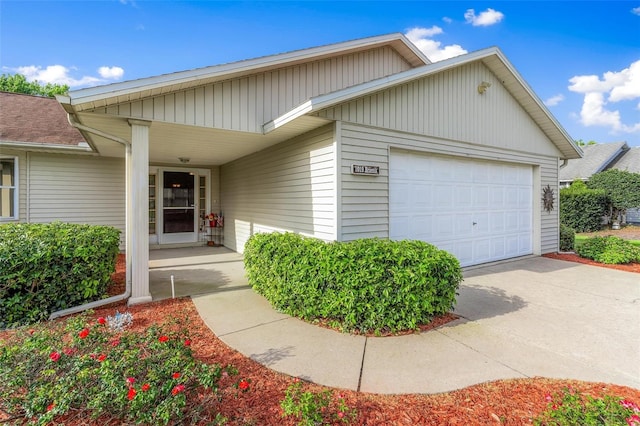 view of front of house featuring a garage