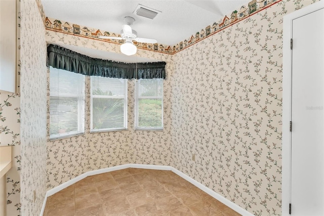 empty room featuring ceiling fan