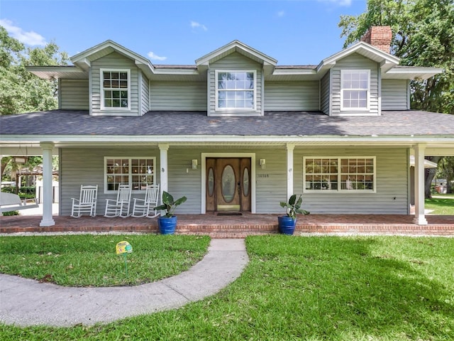 view of front of home featuring a front lawn and covered porch