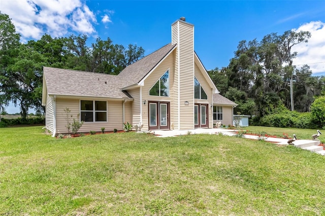 view of front of property featuring a front lawn