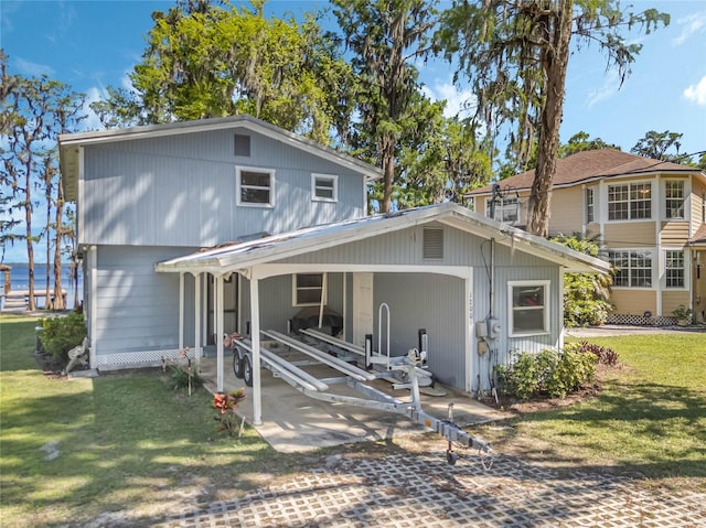 view of front of property with a front yard