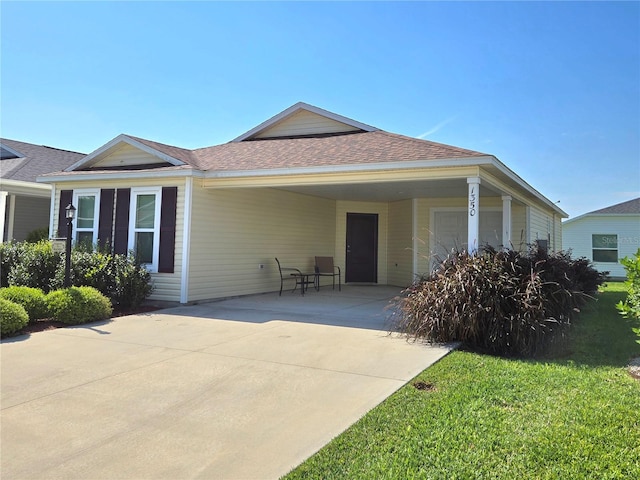 view of front of home with a front lawn