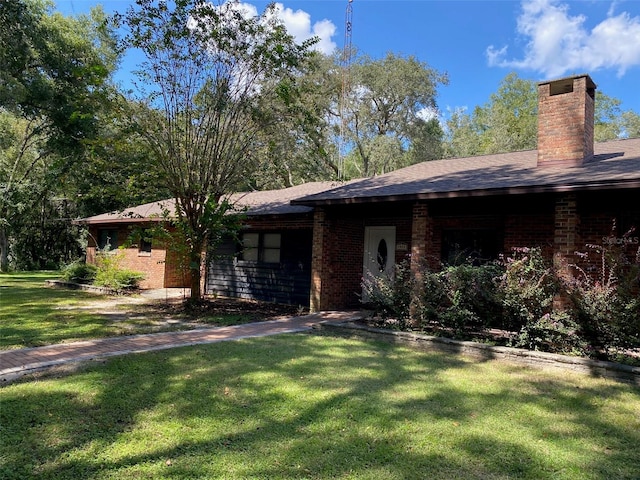 ranch-style house featuring a front lawn