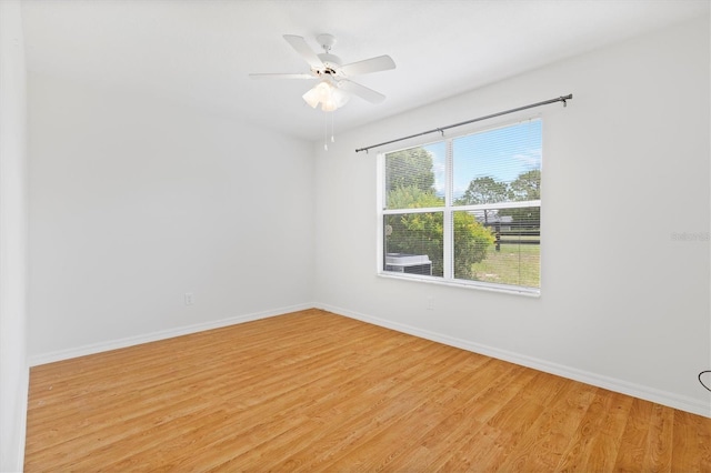 empty room featuring light hardwood / wood-style floors and ceiling fan