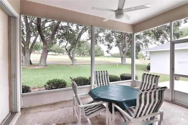 sunroom / solarium with ceiling fan