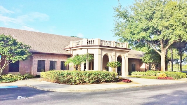 view of front of property with a balcony