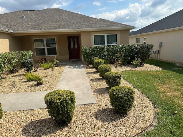 view of front of house featuring a front lawn