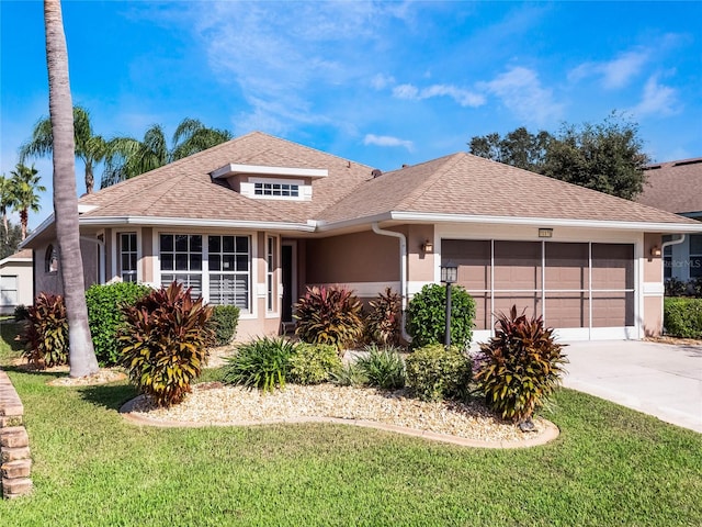 view of front facade featuring a garage and a front yard