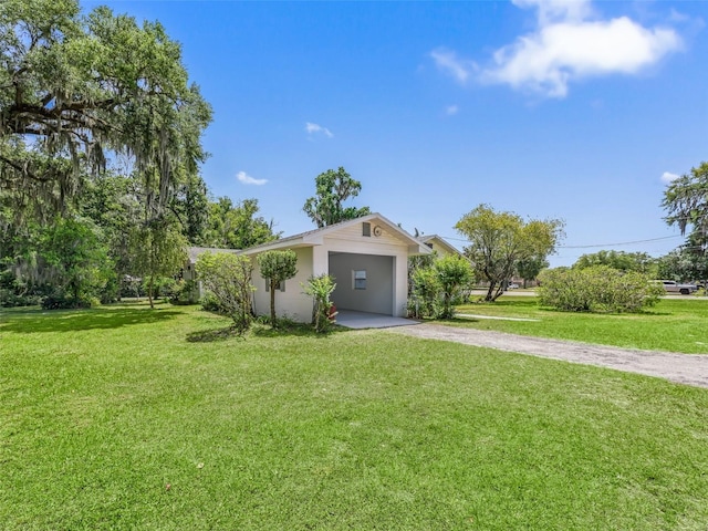 view of front of house featuring a front lawn and a garage