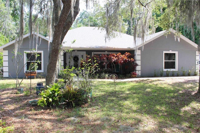 single story home with a front yard