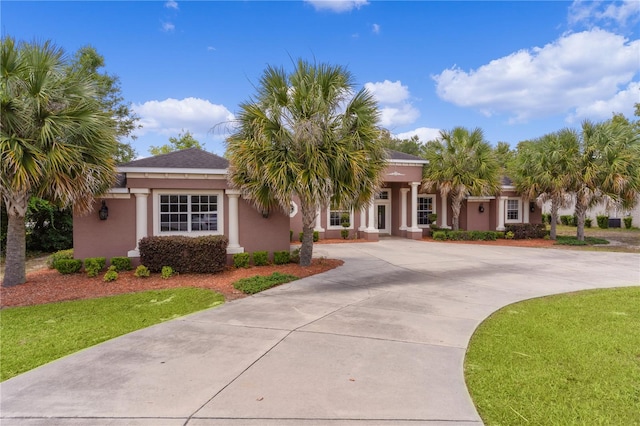 view of front of house with a front yard