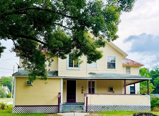 farmhouse-style home featuring a porch