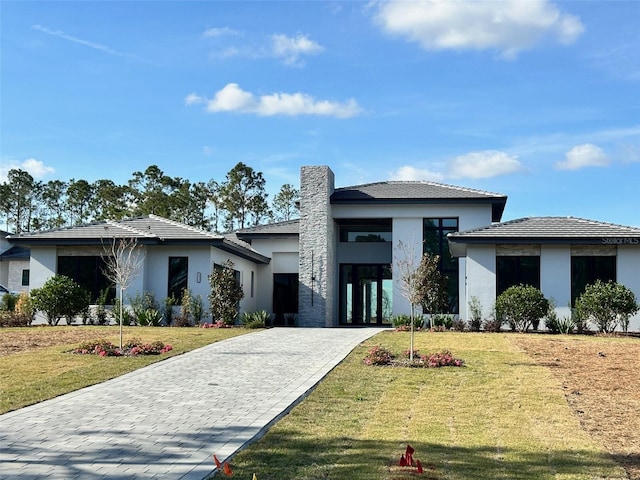 view of front of property with a front yard