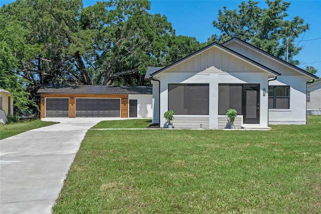 view of front of home featuring a garage and a front yard