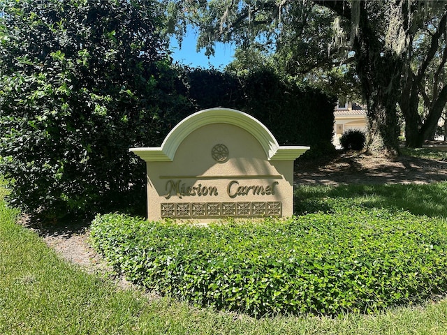 view of community / neighborhood sign