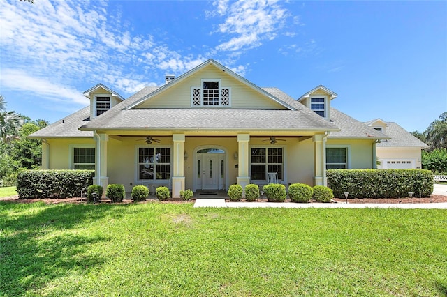 view of front of property featuring ceiling fan, a garage, and a front yard