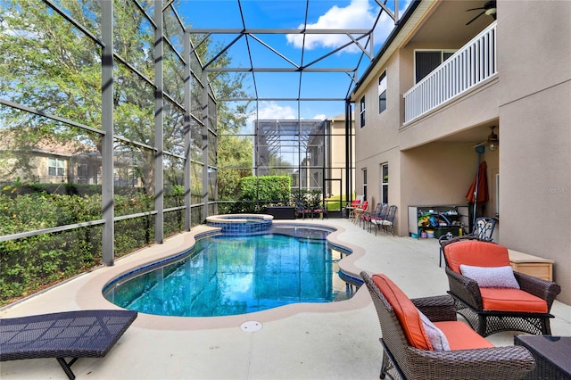 view of pool with an in ground hot tub, a lanai, ceiling fan, and a patio area