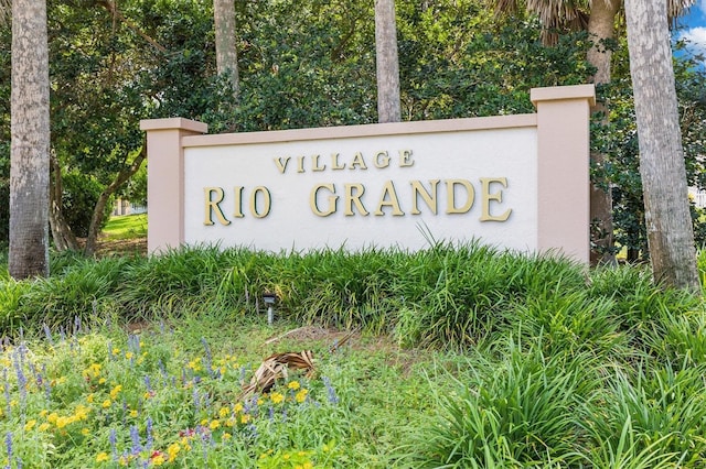 view of community / neighborhood sign