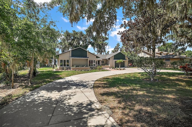 ranch-style home with a front yard