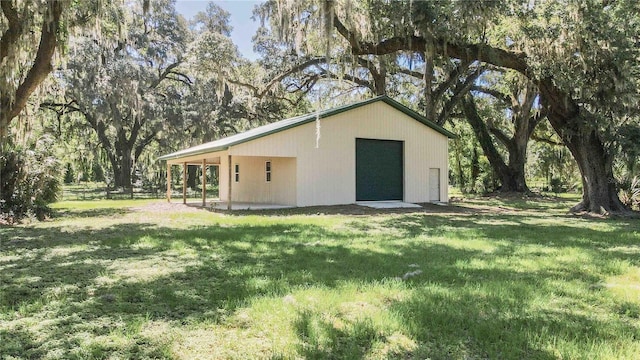 exterior space featuring an outbuilding and a yard