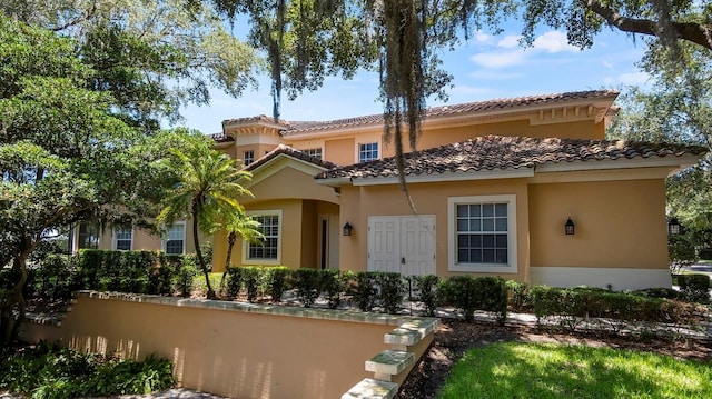 view of mediterranean / spanish-style house