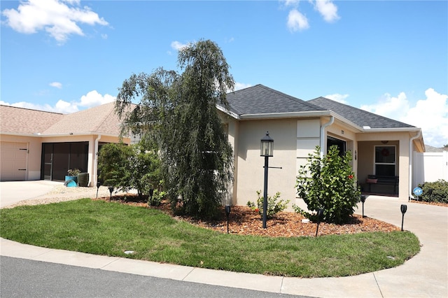 view of front facade with a garage and a front yard