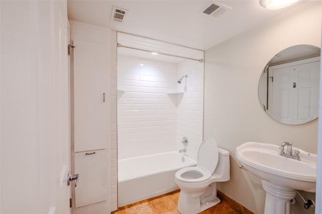 601 W Old Highway 441 Unit 11B, Mount Dora, FL 32757 - bathroom featuring shower / tub combination, toilet, a sink, and baseboards