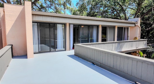 601 W Old Highway 441 Unit 11B, Mount Dora, FL 32757 - rear view of property with a patio area