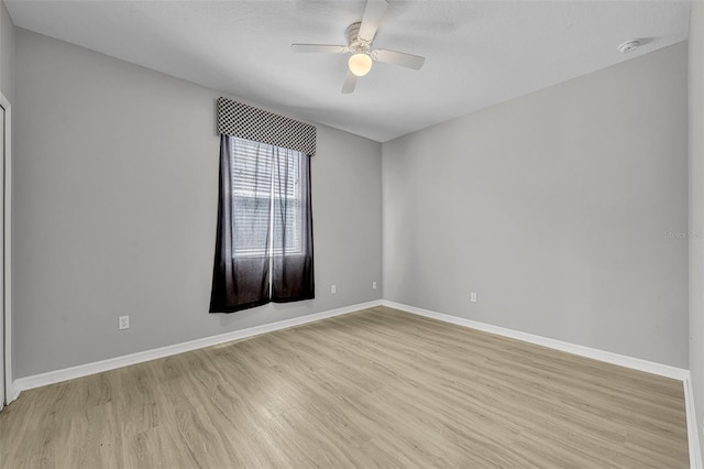 empty room featuring light hardwood / wood-style floors and ceiling fan