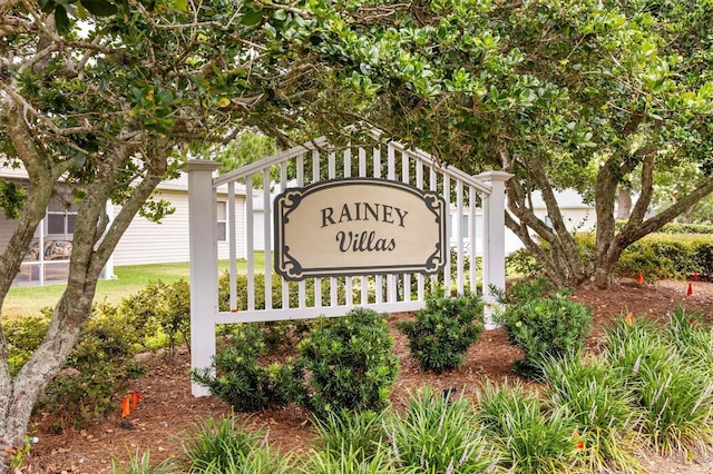 view of community / neighborhood sign